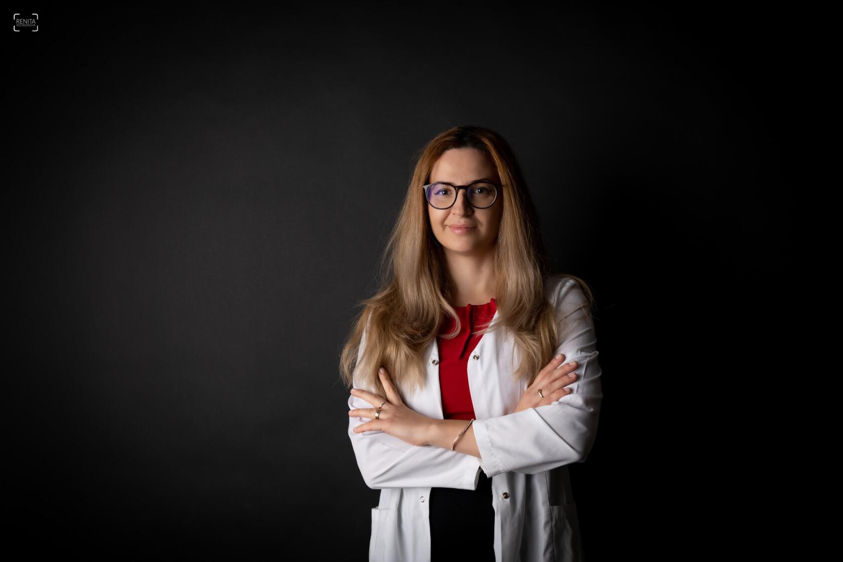 Цветелина Великова